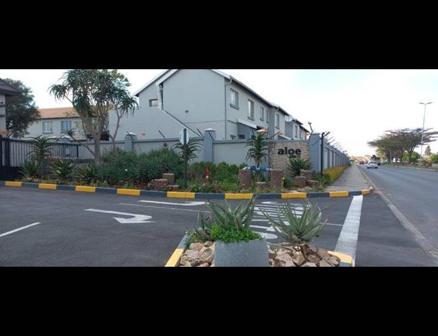 3 BEDROOM PROPERTY TO RENT IN GREENSTONE HILL